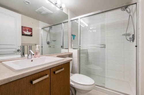 330-9500 Odlin Road, Richmond, BC - Indoor Photo Showing Bathroom
