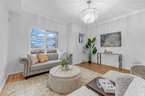 260-13020 No.2 Road, Richmond, BC - Indoor Photo Showing Living Room