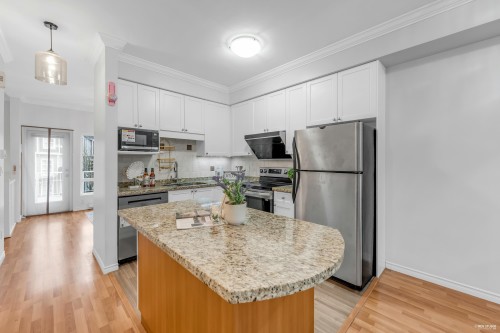 260-13020 No.2 Road, Richmond, BC - Indoor Photo Showing Kitchen With Stainless Steel Kitchen With Upgraded Kitchen
