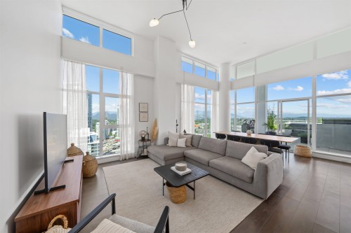 3703-657 Whiting Way, Coquitlam, BC - Indoor Photo Showing Living Room