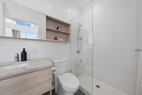 3703-657 Whiting Way, Coquitlam, BC - Indoor Photo Showing Bathroom