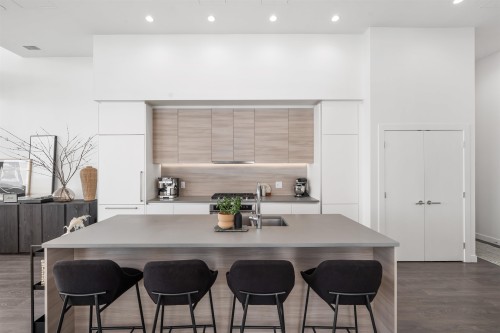 3703-657 Whiting Way, Coquitlam, BC - Indoor Photo Showing Kitchen With Upgraded Kitchen