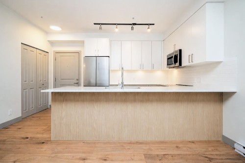 210-6968 Royal Oak Avenue  Burnaby, BC V5J 4J2