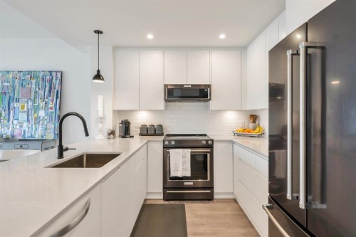 2506-2180 Kelly Avenue, Port Coquitlam, BC - Indoor Photo Showing Kitchen With Upgraded Kitchen