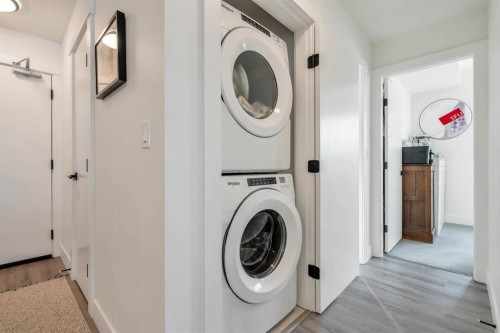 2506-2180 Kelly Avenue, Port Coquitlam, BC - Indoor Photo Showing Laundry Room