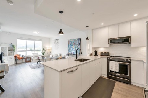 2506-2180 Kelly Avenue, Port Coquitlam, BC - Indoor Photo Showing Kitchen With Upgraded Kitchen