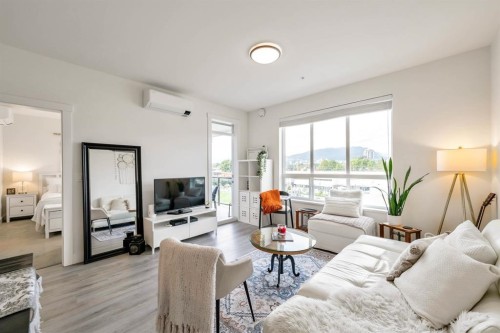 2506-2180 Kelly Avenue, Port Coquitlam, BC - Indoor Photo Showing Living Room