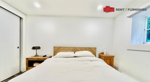 2036 15Th Avenue W, Vancouver, BC - Indoor Photo Showing Bedroom