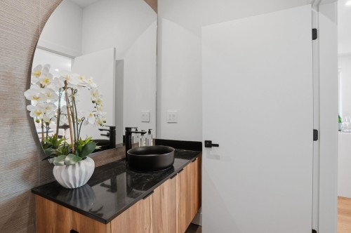 1-2438 20Th Avenue E, Vancouver, BC - Indoor
