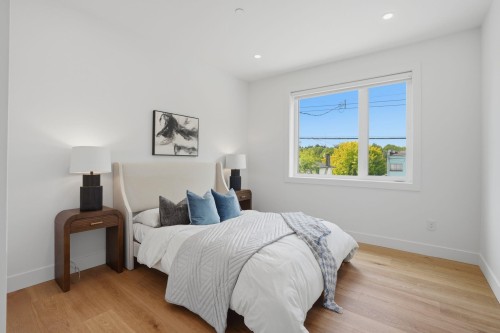 1-2438 20Th Avenue E, Vancouver, BC - Indoor Photo Showing Bedroom