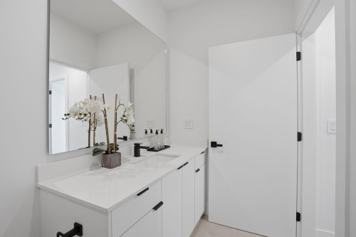1-2438 20Th Avenue E, Vancouver, BC - Indoor Photo Showing Other Room