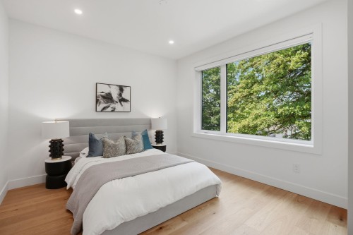 1-2438 20Th Avenue E, Vancouver, BC - Indoor Photo Showing Bedroom