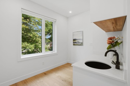 1-2438 20Th Avenue E, Vancouver, BC - Indoor Photo Showing Other Room
