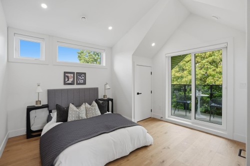 1-2438 20Th Avenue E, Vancouver, BC - Indoor Photo Showing Bedroom