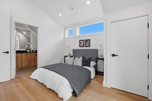 1-2438 20Th Avenue E, Vancouver, BC - Indoor Photo Showing Bedroom