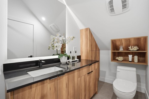 1-2438 20Th Avenue E, Vancouver, BC - Indoor Photo Showing Bathroom