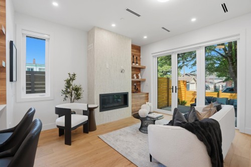 1-2438 20Th Avenue E, Vancouver, BC - Indoor With Fireplace
