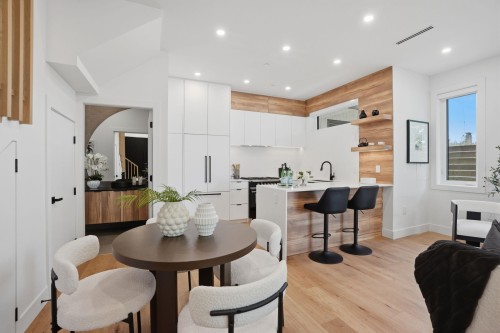 1-2438 20Th Avenue E, Vancouver, BC - Indoor Photo Showing Dining Room