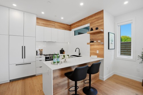 1-2438 20Th Avenue E, Vancouver, BC - Indoor