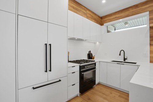 1-2438 20Th Avenue E, Vancouver, BC - Indoor Photo Showing Kitchen With Upgraded Kitchen