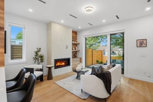 1-2438 20Th Avenue E, Vancouver, BC - Indoor With Fireplace