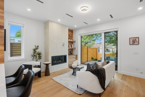 1-2438 20Th Avenue E, Vancouver, BC - Indoor With Fireplace