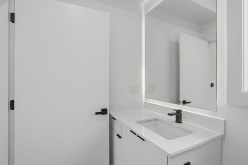 2-2438 20Th Avenue E, Vancouver, BC - Indoor Photo Showing Bathroom