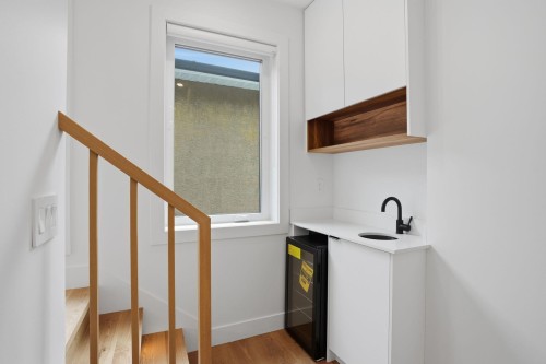 2-2438 20Th Avenue E, Vancouver, BC - Indoor Photo Showing Other Room