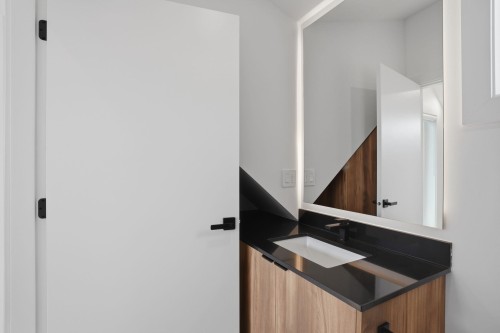 2-2438 20Th Avenue E, Vancouver, BC - Indoor