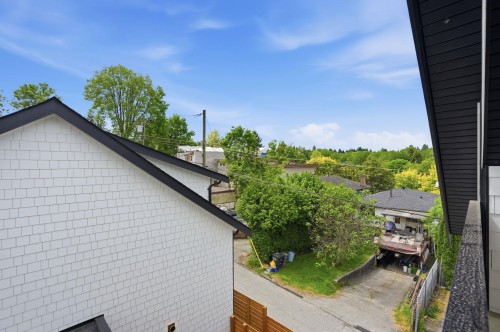 2-2438 20Th Avenue E, Vancouver, BC - Outdoor