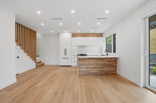 2-2438 20Th Avenue E, Vancouver, BC - Indoor Photo Showing Other Room