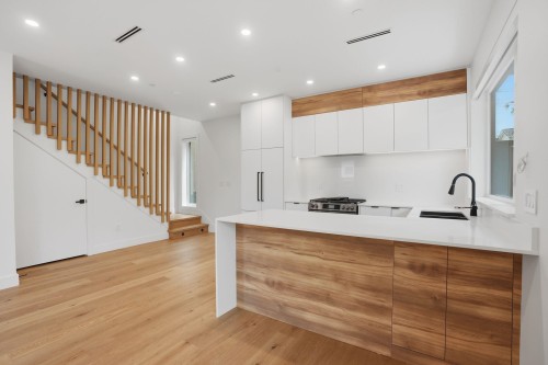 2-2438 20Th Avenue E, Vancouver, BC - Indoor