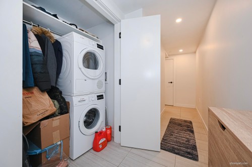 308-5058 Joyce Street, Vancouver, BC - Indoor Photo Showing Laundry Room