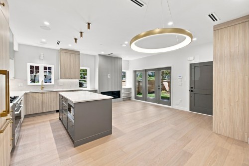 3206 Georgia Street E, Vancouver, BC - Indoor Photo Showing Kitchen With Upgraded Kitchen