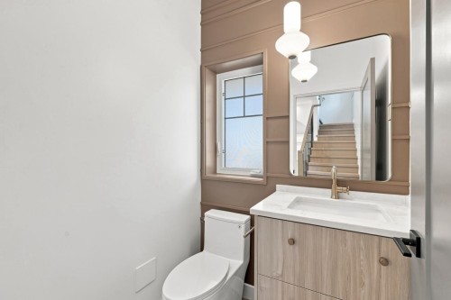 3206 Georgia Street E, Vancouver, BC - Indoor Photo Showing Bathroom