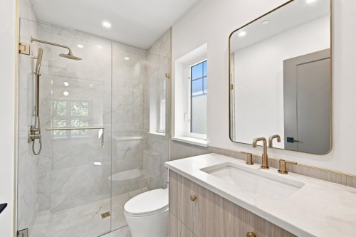 3206 Georgia Street E, Vancouver, BC - Indoor Photo Showing Bathroom