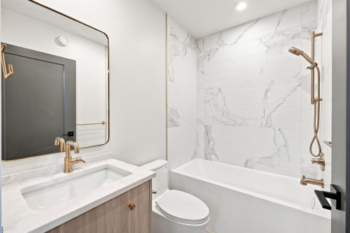 3206 Georgia Street E, Vancouver, BC - Indoor Photo Showing Bathroom