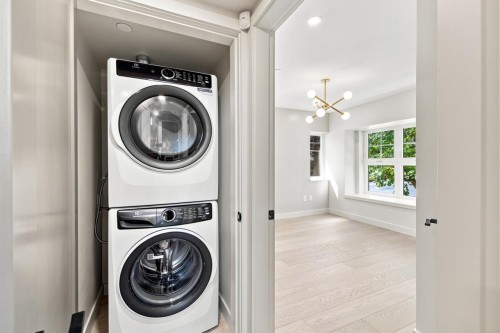 3206 Georgia Street E, Vancouver, BC - Indoor Photo Showing Laundry Room