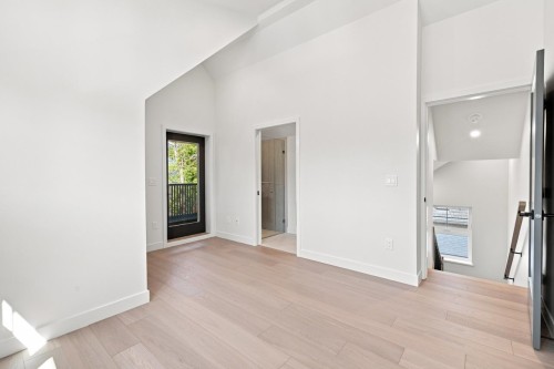 3206 Georgia Street E, Vancouver, BC - Indoor