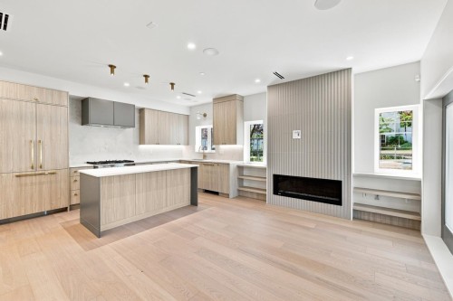 3206 Georgia Street E, Vancouver, BC - Indoor Photo Showing Kitchen With Upgraded Kitchen