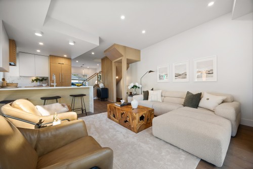 3114 Woodbine Drive, North Vancouver, BC - Indoor Photo Showing Living Room