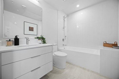 3114 Woodbine Drive, North Vancouver, BC - Indoor Photo Showing Bathroom