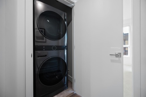 3114 Woodbine Drive, North Vancouver, BC - Indoor Photo Showing Laundry Room