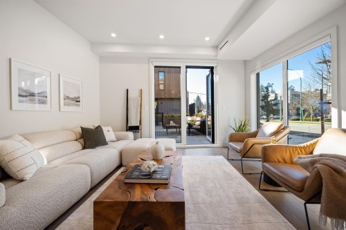 3114 Woodbine Drive, North Vancouver, BC - Indoor Photo Showing Living Room