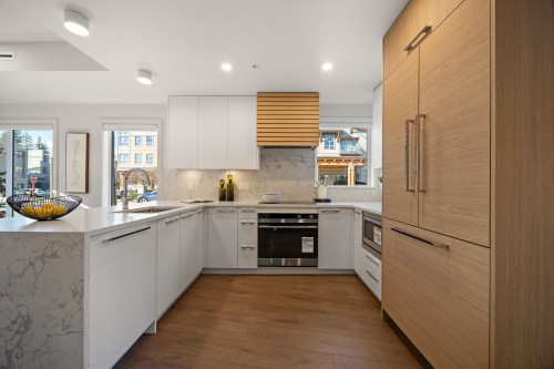 3114 Woodbine Drive, North Vancouver, BC - Indoor Photo Showing Kitchen With Upgraded Kitchen