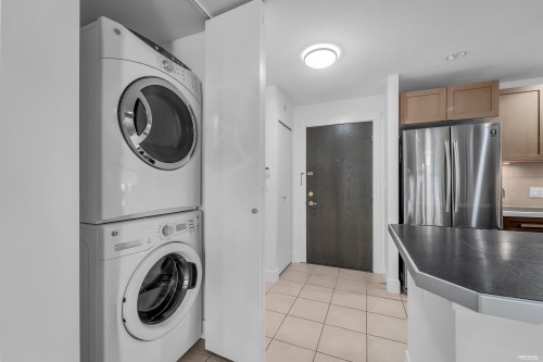 120-5777 Birney Avenue, Vancouver, BC - Indoor Photo Showing Laundry Room