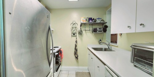 208-811 Helmcken Street, Vancouver, BC - Indoor Photo Showing Kitchen