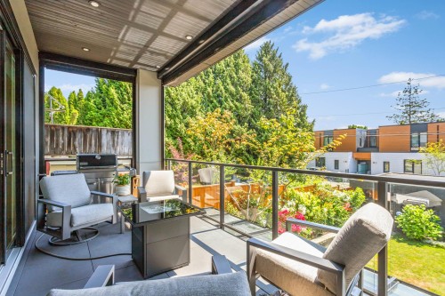 609 4Th Street E, North Vancouver, BC - Outdoor With Deck Patio Veranda With Exterior