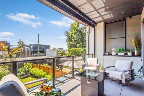 609 4Th Street E, North Vancouver, BC - Outdoor With Exterior
