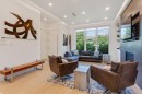 609 4Th Street E, North Vancouver, BC  - Indoor Photo Showing Living Room 